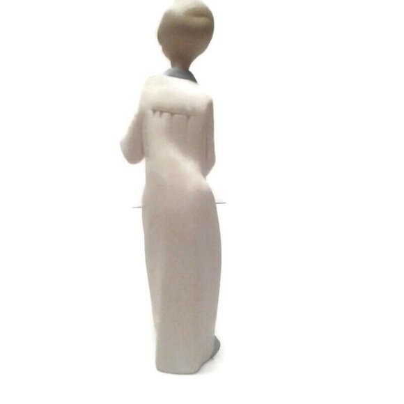Lladro Porcelain Figurine Boy Holding Candle Elegant Matte Collectible Rare - Picture 4 of 8